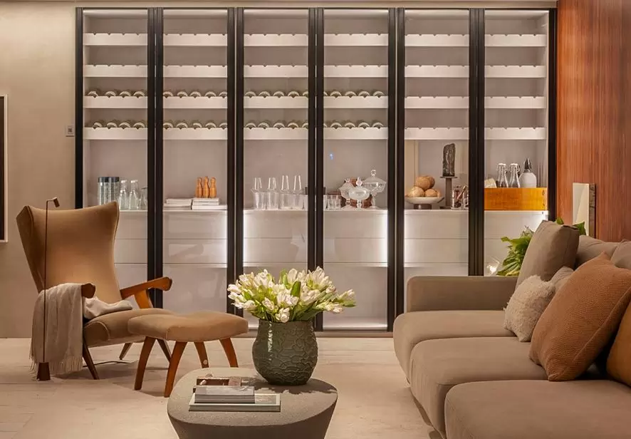 5 dicas de como usar o armário de vidro na decoração