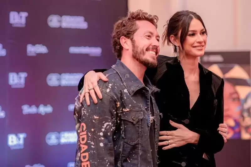 Cidades Invisíveis arrecada 725 Mil Reais em Leilão de Arte no COPACABANA PALACE com shows de Agnes Nunes e Preta Gil