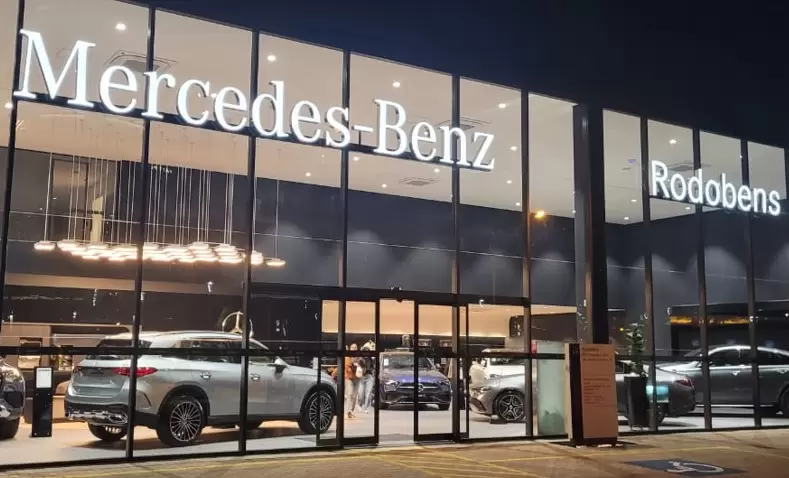 Entra em operação primeira concessionária Mercedes-Benz do Brasil com padrão 100% alemão