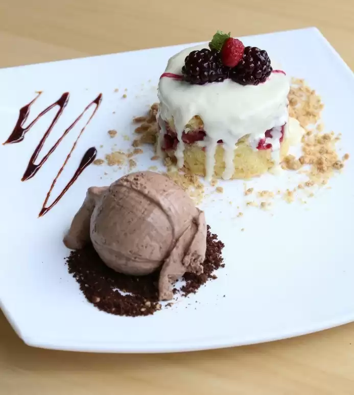 Mini Naked Cake com Chocolate belga Häagen-Dasz
