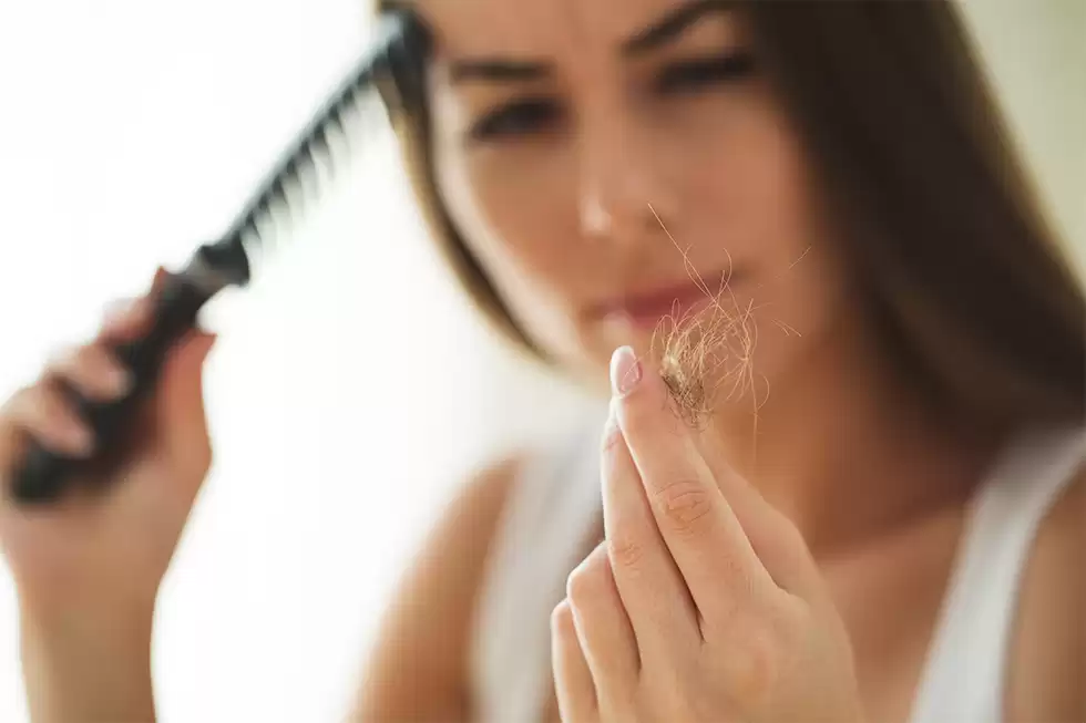 Queda de cabelo e a covid-19: existe alguma relação?